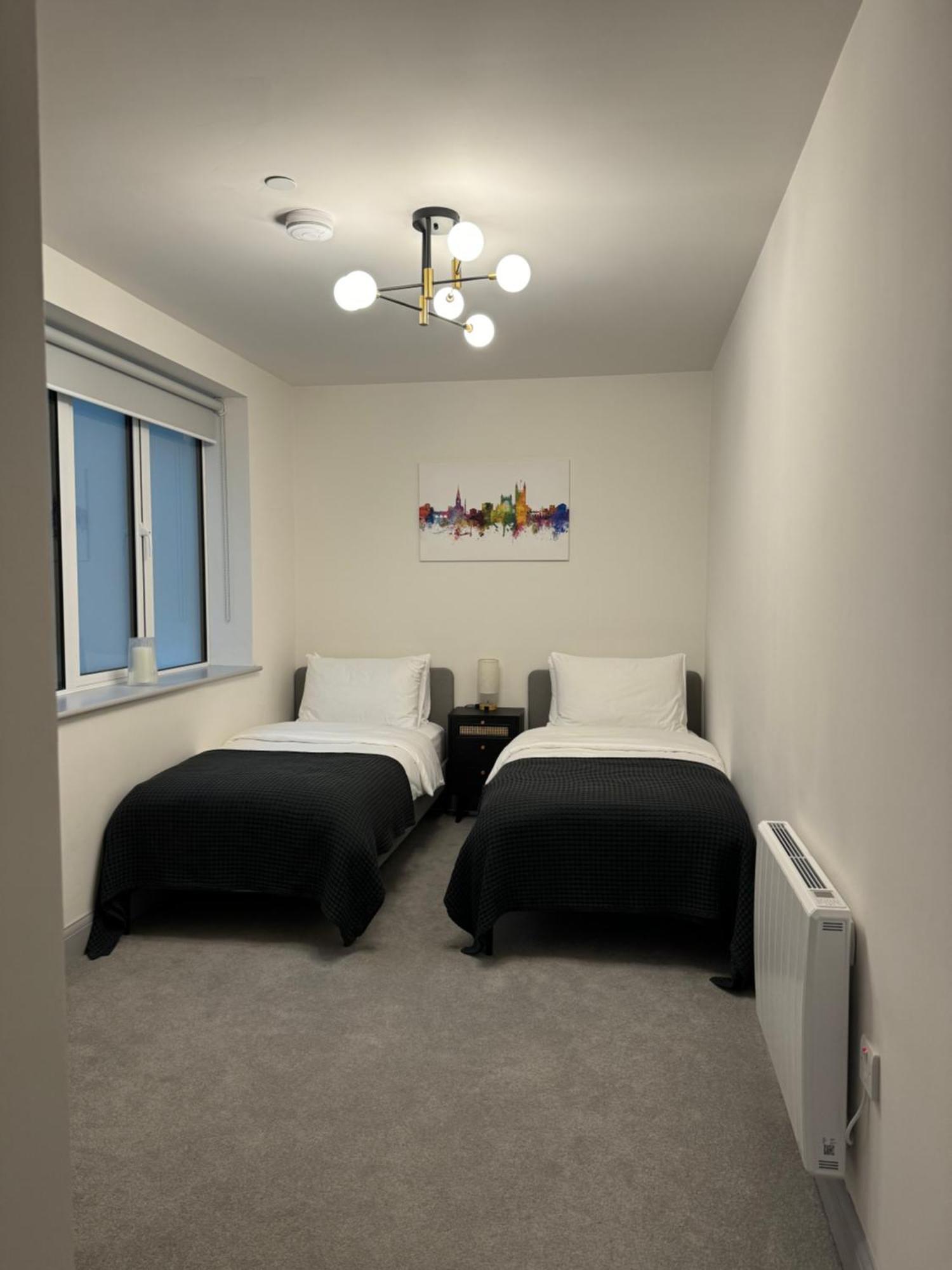 Haus Of Sulis, City Centre Apartment With Lift Access Bath Kültér fotó