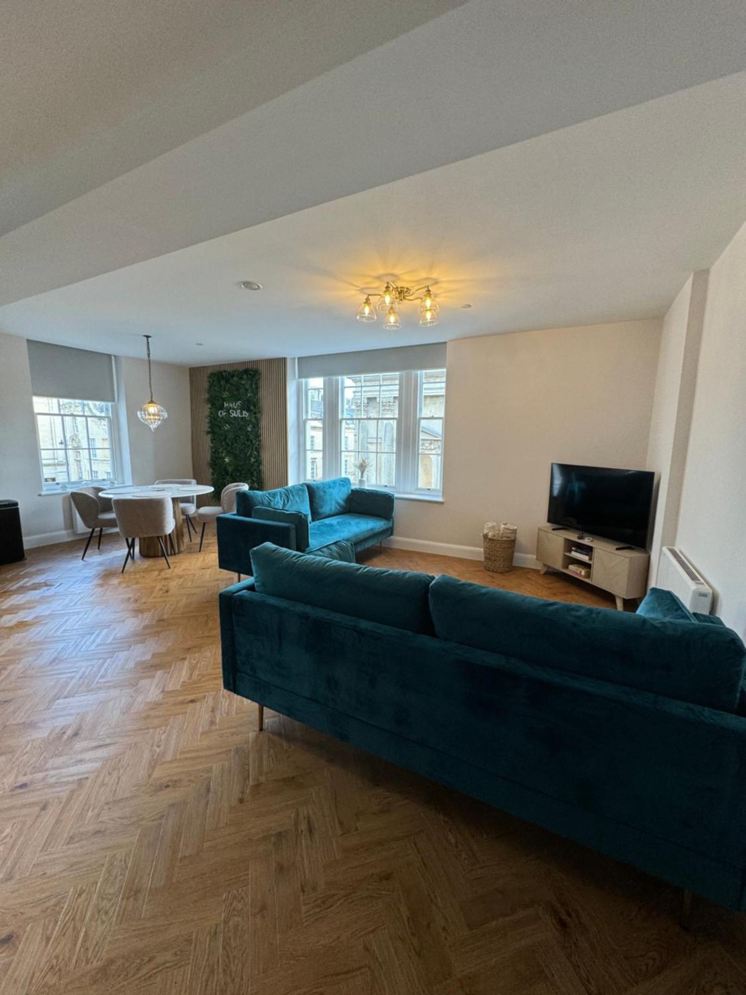 Haus Of Sulis, City Centre Apartment With Lift Access Bath Kültér fotó