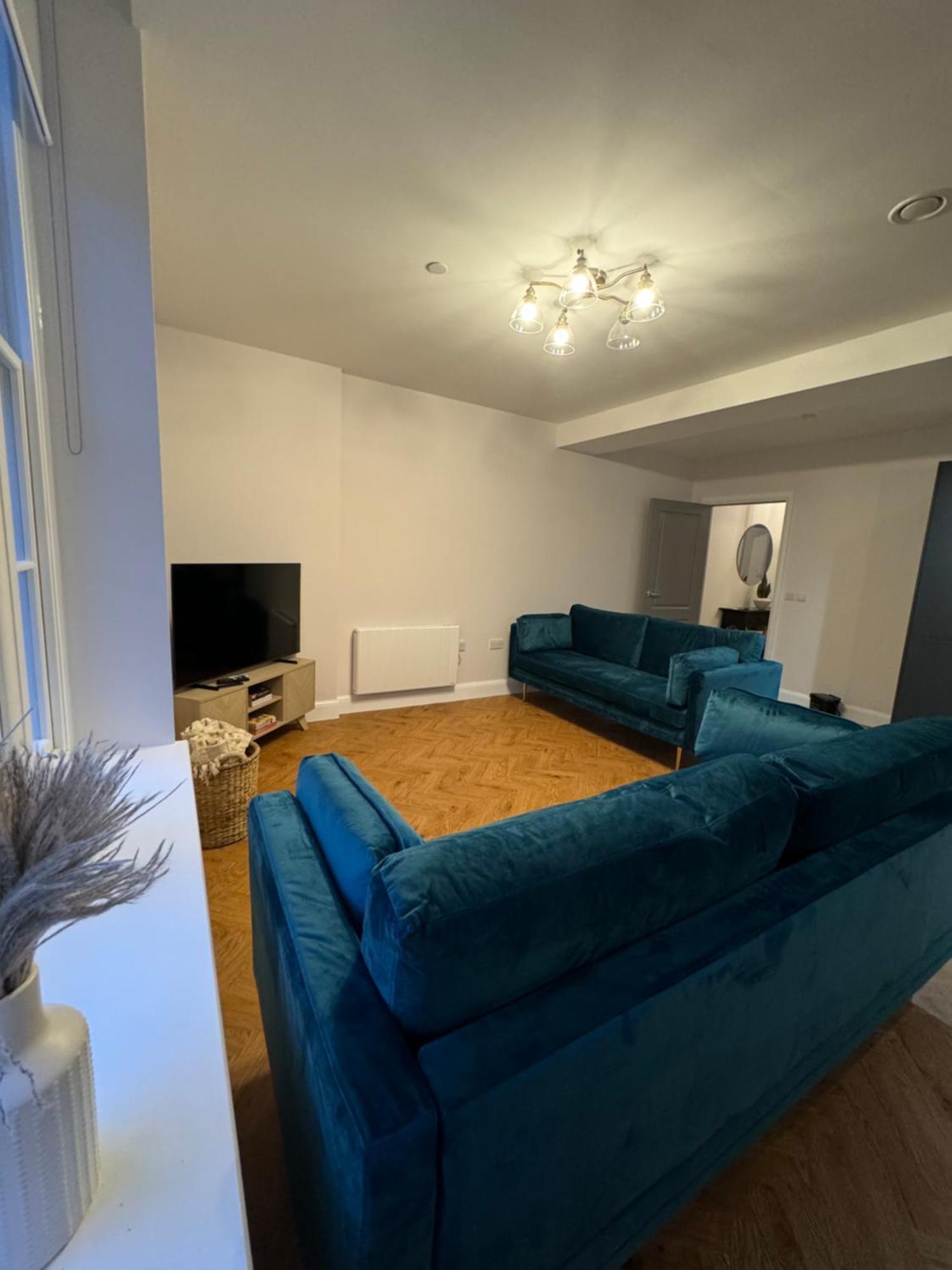 Haus Of Sulis, City Centre Apartment With Lift Access Bath Kültér fotó
