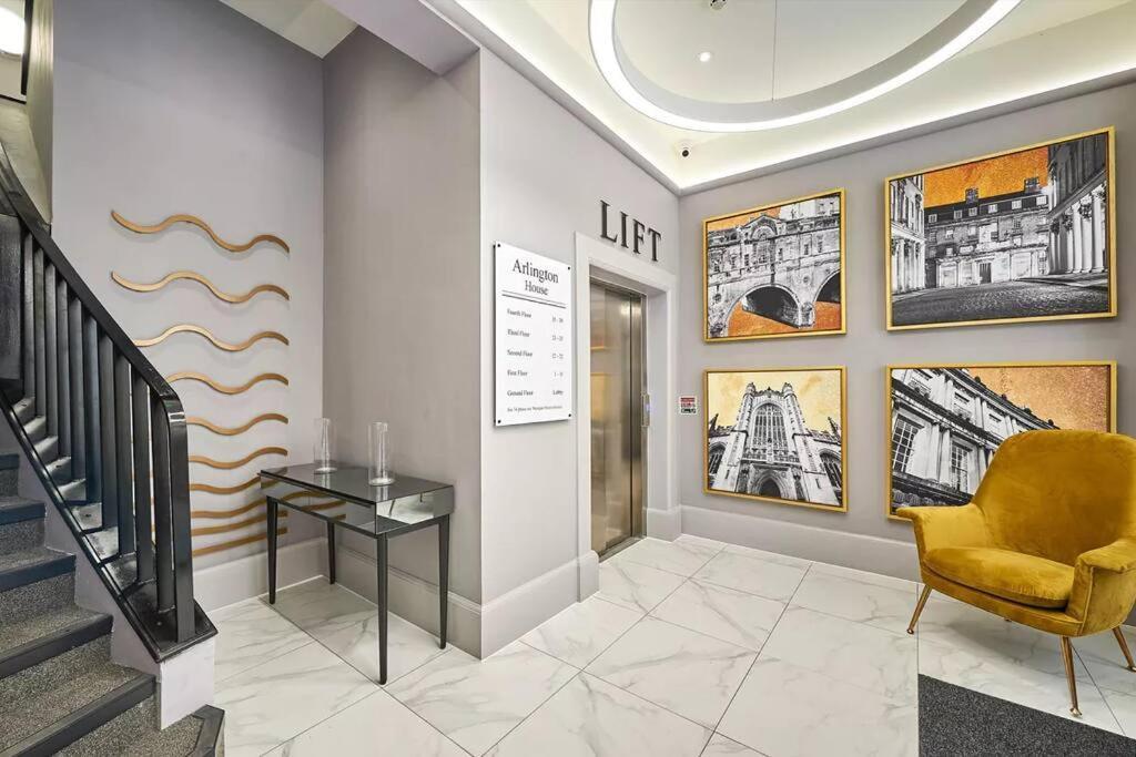 Haus Of Sulis, City Centre Apartment With Lift Access Bath Kültér fotó